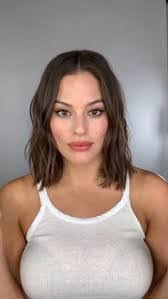 Lea Rollins's Instagram, Twitter & Facebook