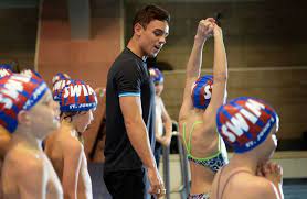 The tom daley diving academy (tdda), which was started by daley to share his passion for diving and sport with others, says diving can help improve physical strength, stamina and flexibility, with the added benefit of burning up to 200 calories an hour. Tom Daley Says Manchester Is Set To Produce Britain S Next Diving Champion As He Launches New Academy Manchester Evening News