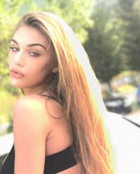 Explosive, Trejd Sejdini exposes the breasts and reveals the new project