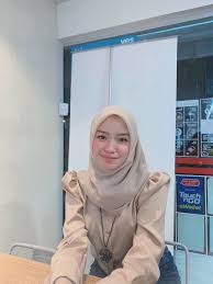 Lagi di salah satu kafe unik daerah myeongdong yang hits nihh, style nanda pink pool cafe, temanya kolam. Hayatt Haaayaaattt Twitter