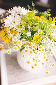 21 Wedding Centerpieces That Will Totally Inspire You Spring Flower Arrangements White Flower Arrangements Spring Flower Arrangements Centerpieces