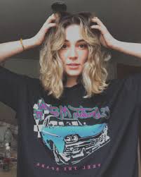 Pin By Leena Asiri On Sac Kesim Modelleri In 2020 T Shirts For Women Women Hair