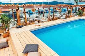 In the aftermath of an unexpected storm thaddeus and charlotte are presumed drowned. Secret Island Beachclub Feeling Am Zurichsee Unsere Beweggrunde