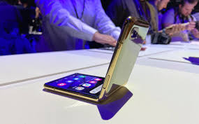 Considering this is still a new field with only the motorola razr, galaxy fold ($1,980 at best buy) and huawei mate x for competing. Samsung Galaxy Z Flip Thoughts Foldables Might Just Matter 9to5google