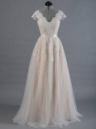 Bodenlanges blush brautleid mit feinmaschigem rosé tüll details:wunderschönes, bodenlanges. A Linie Brautkleid V Ausschnitt Bodenlang Champagner Tull Kappen Armeln Ruckenfrei Reissverschluss Dresstells Com
