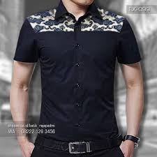 Untuk model baju batik kombinasi dengan brokat yang lebih modern adalah dengan langsung menjahitkan brokat dan batik menjadi satu potong pakaian. 36 Ide Seragam Batik Pria Kualitas Terbaik Batik Pria Kemeja