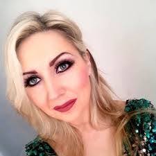 Caitlin Good's Instagram, Twitter & Facebook