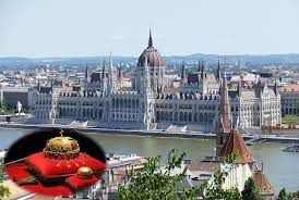 The quieter side of lake balaton mixes sizzling beaches and oodles of fun on the water with historic waterside towns like keszthely and balatonfüred. Hongrie Livres En Francais Hongrie