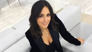 Pc, tablet e la pay tv italiana più famosa infatti, offre i primi 4 canali rai in qualsiasi dei propri bouquet e la qualità di base è sempre quella dell'alta definizione. Rai Uno Tv Shows With Gorgeous Female Tv Hosts And News Anchors On Tv Magia