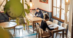 Design et convivial cet espace est destiné aux sans bureaux fixes, aux jeunes entrepreneurs et aux étudiants. The Best Coworking Spaces In Paris Blacklane Blog