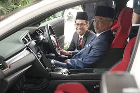 It is available in 1 variants, 1 engine, and 1 transmissions option: The Agong Gets A Honda Civic Type R For His Majesty S Birthday Btw Rojak Daily