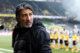 Some two and a half years later, his younger brother hakan was born, with both growing up in the münchenstein area of basel. Murat Yakin Wird Neuer Schweizer Nationaltrainer