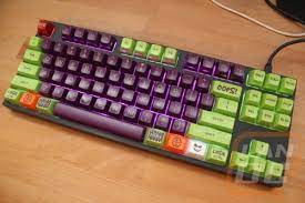 I don't like that there are coolermaster keys where the windows logo key would be. Cooler Master Masterkeys Pro S Lanoc Reviews