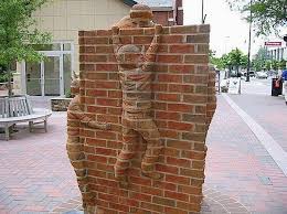 backstein skulpturen von brad spencer dertypvonnebenan de skulpturen ziegel kunst tole malerei