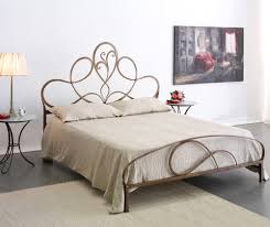 Un letto in ferro battuto lavorato artigianalmente a soli 91 euro. Letto In Ferro Battuto Testata Alta Modello Artemisia