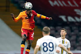 Nijeryalı forvetin taraftarı heyecanlandıran bu paylaşımı sonrası transferinin artık sadece imzaya kaldığı söylentileri de alevlendi. Galatasaray Mit Neuer Abwehr Zuruck In Die Spur Ligablatt Fussball Zur Stunde