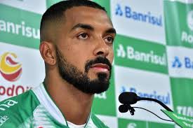 Douglas Santos revela convite de Hulk para voltar ao Atlético