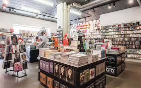 Vi har bognørder bag disken og flere end 50.000 bøger i butikken. 11 Boghandlere Der Er Vaerd At Kende Eurowoman Alt Dk