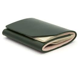 Keep in mind that there's not a bill divider, though the section for cash is still roomy. 10 Stylish Wallets That You Can Buy For 50 Or Less