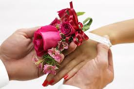 Now that valentine's day is upon us and plenty of guys exist who need some valentine's schooling, it's necessary to go over the reasons women like flowers. Corsage Etiquette For Proms And Weddings Ftd Com