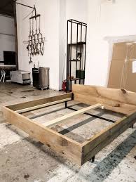 Bauen sie nun das bett im sägewerk zusammen und platzieren sie es anschließend in ihrem haus. Die 13 Besten Ideen Zu Holz Himmelbett Holz Himmelbett Bett Himmelbett