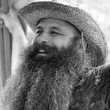 Justin Kelcourse (@BeardEstate)