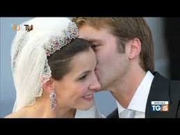E poi via, verso nuove, mirabolanti avventure. Speciale Tg5 A Tu Per Tu Emanuele Filiberto Di Savoia Nessuna Discriminazione L Esilio Vari Tipi Youtube