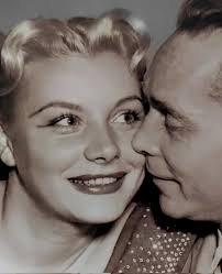 I don't have much time to draw at the moment so this is a bit rough :(