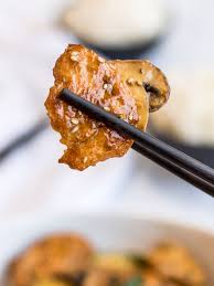It's made with sauteed veggies in thick soy ginger garlic sauce. Panda Express Mushroom Chicken Copycat Drive Me Hungry