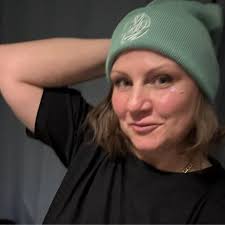 Rätsel des Tages: Ein Mann fällt aus dem Fenster eines 20-stöckigen  Wolkenkratzers. Dabei bleibt er weitestgehend unverletzt. Wie ist das  möglich? Punktevergabe im Profil angepinnt.