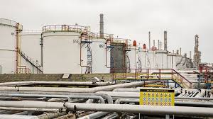 A safety perimeter has been delimited in the area of the explosion, the danger of explosions and a new fire are high. Rompetrol Rafinare History Of Petromidia