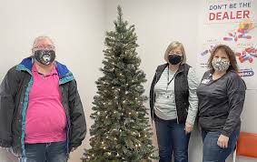 Decorations, trees, cookies, and of course the music. Aberdeen Hoquiam Keep Annual Shop With A Cop Alive With Giving Trees The Daily World
