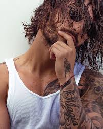 Finding styles and long layered haircuts can be difficult, which is why we want to help you find the perfect haircut for your long, lovely locks. Extranan Su Pelo Largo Londonqphotos Maluma Long Hair Styles Long Hair Styles Men Hair