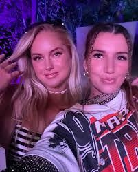 Amber Lilly's Instagram, Twitter & Facebook