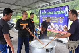 While cantonese porridge comes with a. Program Tadarus Uran Dan Gotong Royong Memasak Bubur Lambuk