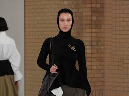 Retrouvez tous les comparatifs autos, les essais et test des derniers modèles et des dernières voitures et les accessoires automobiles sur le figaro Bella Hadid S Statements About The Hijab Come At A Pressing Time For Muslim Women Plainsmen Post