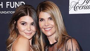 Her birthday, what she did before fame, her family life, fun trivia facts makeup, hair, fashion, health and confidence youtuber known by the channel name olivia jade who. Who Is Olivia Jade Giannulli 5 Facts About Lori Loughlin S Daughter Hollywood Life