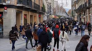 Pese a que nueve autonomías (incluidas ceuta y melilla) presentan mayor incidencia de la covid, el incremento de a la espera del paquete de medidas para toda cataluña, el procicat sí ordenó el lunes rebajar los aforos en la hostelería, actos religiosos y. Mientras Los Contagios De Covid 19 Descienden En Espana Cataluna Flexibiliza Medidas