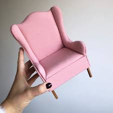 Ulicazelazna On Instagram A Tym Razem Rozowy Uszak W Skali 1 6 Uszak Fotel Roz Czaswolny Handmad Barbie Dolls Diy Doll Furniture Barbie Doll House