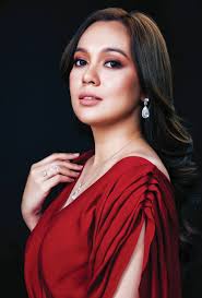 Nik zaris nelydia binti nik sen (lahir 30 julai 1994) atau lebih dikenali sebagai nelydia senrose ialah seorang pelakon dan model wanita malaysia dan adik kepada uqasha senrose, yang juga seorang pelakon. Corak Hidup Lebih Harmoni