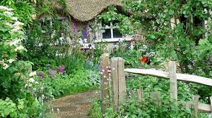 An english cottage garden has a distinct style—an informal design, densely planted, with paths and hard structures constructed from traditional building materials. English Cottage Garden Designs Youtube