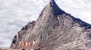 Gunung kinabalu terdiri atas 4 kawasan yaitu hutan dipterokarp bukit, hutan dipterokarp atas. Turis Bugil Bikin Gempa Di Gunung Kinabalu Malaysia Lifestyle Fimela Com
