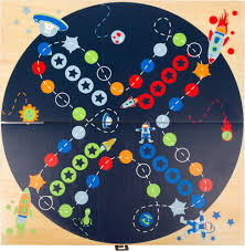 Ludo es un clásico juego de carreras con dados, se juega con cuatro fichas y un par de dados por participante. Ludo Space Juegos De Mesa Puzles Y Juegos Juguetes Small Foot