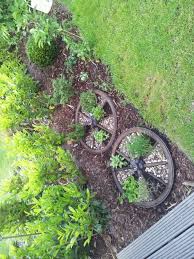 Altes Wagenrad Als Krauterbeet Diy Shabby Pinterest Gardens And Garden Ideas