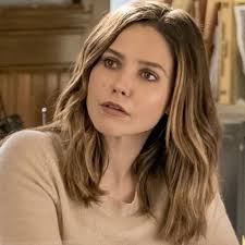 Sophia bush has captured film and television audiences with her range of roles and diverse characters she was born on july 8, 1982, in pasadena, california, and is an only child. Cbs Bestellt Serien Mit Sophia Bush Chicago P D Und Comedian Pete Holmes Arztedrama Good Sam Und Bowling Sitcom Smallwood Erhalten Erste Staffel Tv Wunschliste