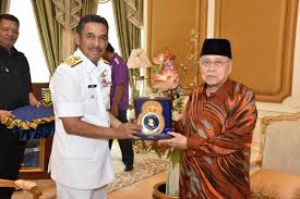 Cadangan pembinaan pengangkutan awam yang dinamakan autonomous rail rapid transit (art) adalah berbaloi & bijak, berbandingkan dengan lrt. Hq Western Fleet ×'×˜×•×•×™×˜×¨ Sembah Hormat Dan Takzim Panglima Armada Barat Laksanakan Kunjungan Hormat Beliau Ke Atas Yang Di Pertua Negeri Pulau Pinang Tuan Yang Terutama Tun Dato Seri Utama Dr Haji Abdul