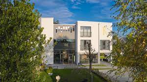 Iris kommt aus darscheid und wird euch herzlich willkommen heißen, wenn ihr das nächste mal bei uns eincheckt. Kucher S Genuss Und Businesshotel Darscheid Holidaycheck Rheinland Pfalz Deutschland