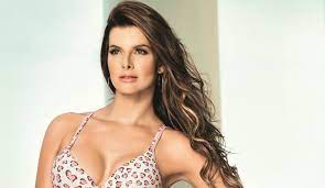 Carolina cruz osorio (tuluá, valle del cauca, colombia,​ 12 de junio de 1979) es una presentadora, modelo, madre y empresaria colombiana. Carolina Cruz En Vestido De Bano Las Sensuales Curvas De Carolina Cruz En La Guajira Tendencias Caracol Radio