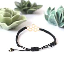 Du benötigst für das makramee armband eine schnur. So Knupfst Du Einen Grossenverstellbaren Makramee Verschluss Makramee Anleitung Armband Armband Anleitung Armband Verschluss Knoten