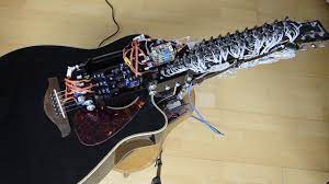 Guru yang memakai baju yang sama selama 40 tahun b. La Cucaracha Guitar Robot Youtube